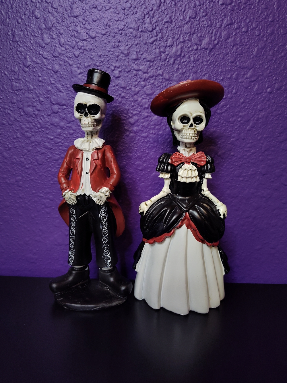 Day of the Dead Skeleton Couple Figurines - Red, Black, White